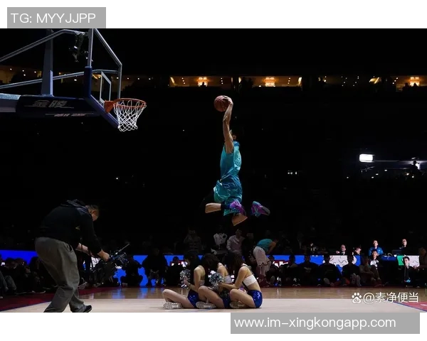 芬奇赞兰德尔吸引防守能力出色助攻12次展现团队配合精神