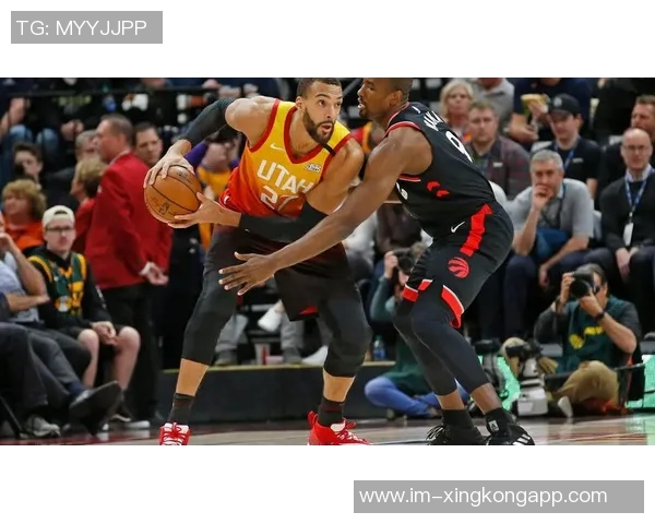 戈贝尔半场表现亮眼高效拿下10分9板3助攻1盖帽助力球队争胜